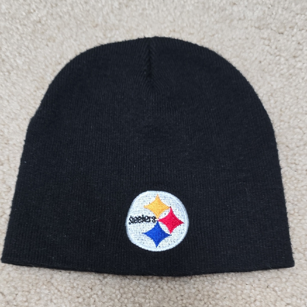 Steelers Black Beanie with Embroidered Logo - Picture 1 of 3
